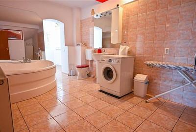 Duplex cu 13 camere cu Canalizare în Central - 26