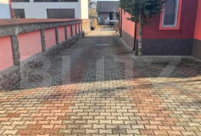 Casă cu 4 camere cu Teren 1400 Mp în Central - 3