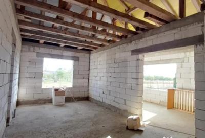 Casă cu 2 camere cu Teren 3289 Mp în Luna - 14