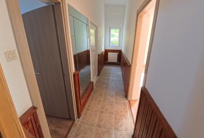 Casă individuală cu 12 camere cu Canalizare în Cățelu - 14