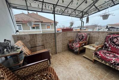 Casă cu 5 camere cu Teren 250 Mp în Central - 1