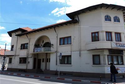 Casă cu 18 camere cu Teren 180 Mp în Central - 9