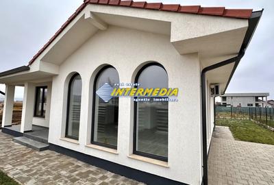 Casă individuală cu 3 camere cu Teren 353 Mp în Micești - 1