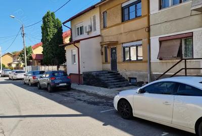 Vand casa renovata la gri in cea mai selecta zona din Re?i?a-Lunca - 1