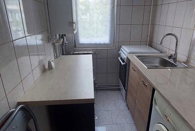 Apartament cu 3 camere semidecomandat în Micro 19 - 2