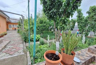 Casă cu 5 camere cu Canalizare în Bârlad - 1