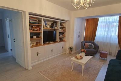Apartament cu 3 camere decomandat în Micro 20 - 2