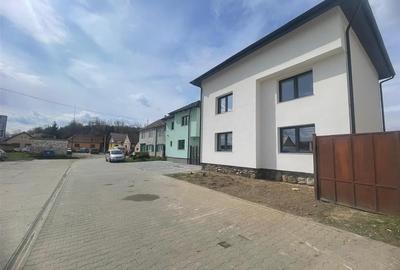 Casa cu 4 camere si 3 bai pretabila birouri in Sura  Mare