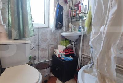 Garsoniera cu baie si geam mare  - scara foarte ingrijita - 8