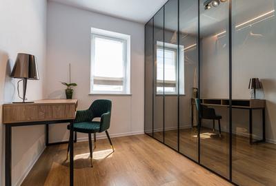 Penthouse cu 4 camere decomandat, mobilat în Tractorul - 9