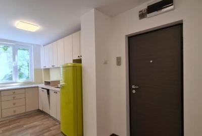 Apartament cu 4 camere decomandat în Rahova - 2