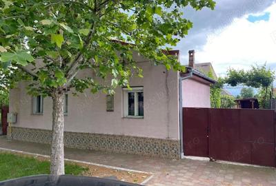 Casă cu 4 camere cu Teren 1141 Mp în Central - 1