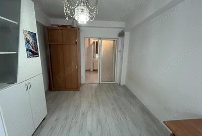 Vand apart.3 cam.ultracentr.,B-dul V.Milea,langa Tribunal,st.68 mp.bloc caramida,et.3 - 3