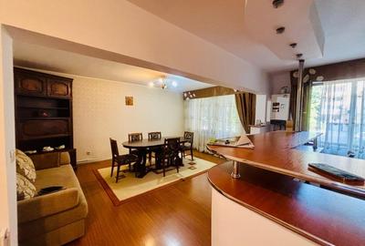 De vanzare apartament 4 camere zona Ultracentrala