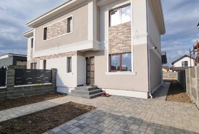 Duplex cu 4 camere cu Canalizare în Moșnița Nouă - 1