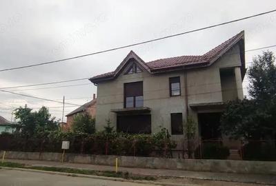 Casă cu 3 camere în Central - 4