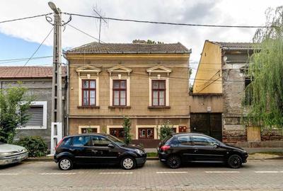 Casă cu 4 camere cu Teren 293 Mp în Central