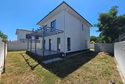 Casă individuală cu 5 camere în Tunari