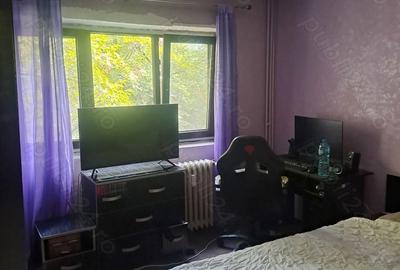 Apartament cu 3 camere decomandat, mobilat în Păcii
