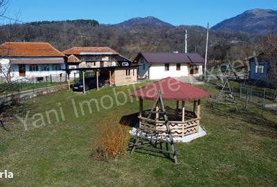 Casă cu 2 camere cu Teren 1794 Mp în Corbeni