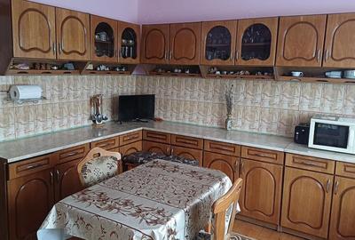 Casă cu 3 camere cu Teren 526 Mp în Vinerea - 1