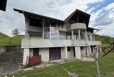 Casă cu 6 camere cu Teren 2681 Mp în Central - 14