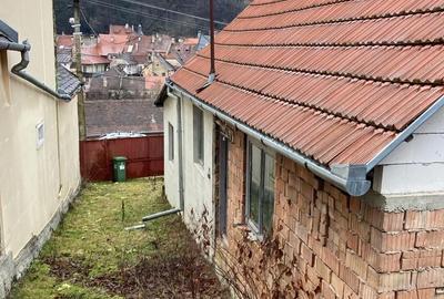 Casă cu Teren 900 Mp în Central
