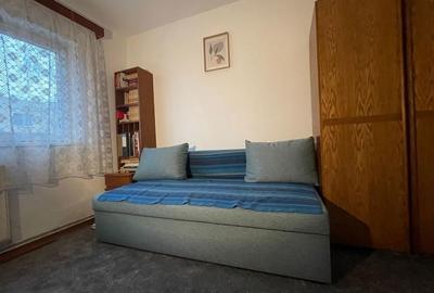 Apartament cu 3 camere decomandat în Tractorul