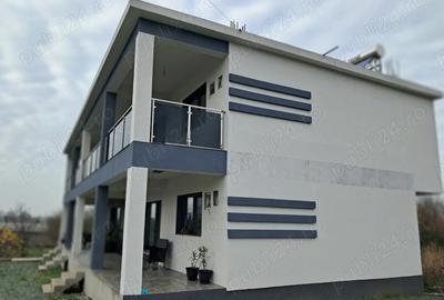 Vila in Tuzla- Oportunitate de afacere tip pensiune ?i locuire! - 2