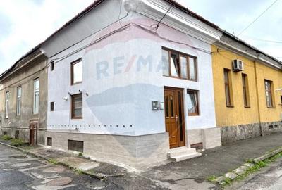 Apartament cu 4 camere de vanzare in zona Ultracentral - 1