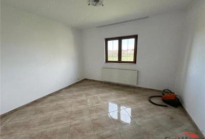 Casă cu Canalizare în Hângulești - 8