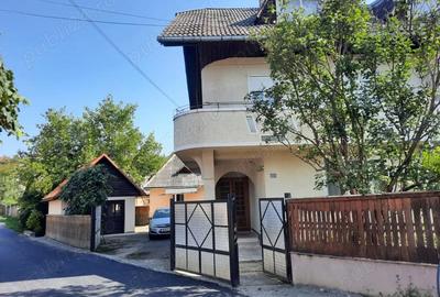 Casă cu 7 camere cu Teren 2694 Mp în Rona de Sus - 4