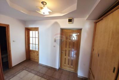 Apartament cu 2 camere decomandat în 1 Mai - 11