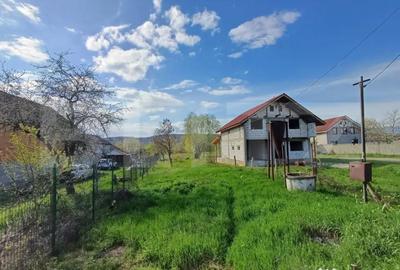 Teren de 1430 mp, în Debarcader - 2
