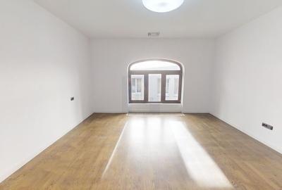 Casă individuală cu 15 camere cu Canalizare în Universitate - 35