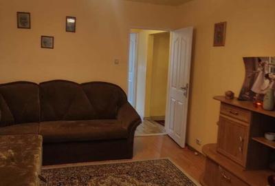 Ap 3 camere la parter cu balcon ?i beci str. Zamfirescu - 1