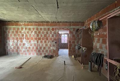 Casa la rosu de vanzare in Satulung - 8