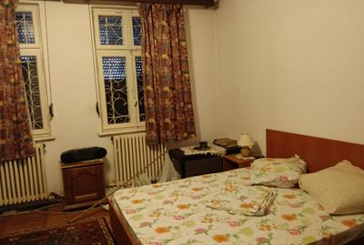 Casa interbelica, renovata total, centrul Perisului, cu vedere la lacul Cocioc - 4