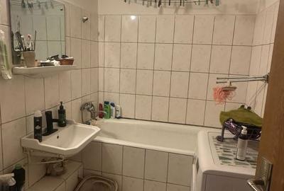 Apartament cu 4 camere semidecomandat în Central