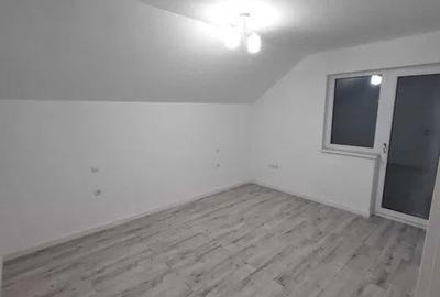 Casă cu 4 camere cu Canalizare în Periferie - 2