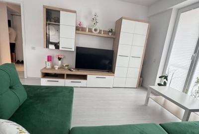 Apartament cu 3 camere decomandat, mobilat în Titan