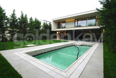 Casă individuală cu 7 camere cu Piscina în Iancu Nicolae