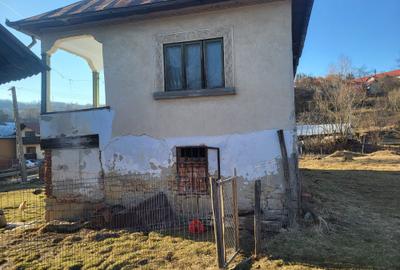 De vanzare casa taranesca cu 3 camere si teren - 2