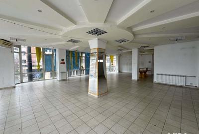 Spațiu comercial, de 180 mp, în Central - 3