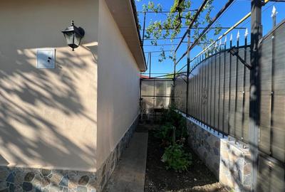 Casă individuală cu 3 camere cu Canalizare în Km 5 - 14
