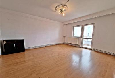 Apartament cu 3 camere decomandat în Narcisa - 4