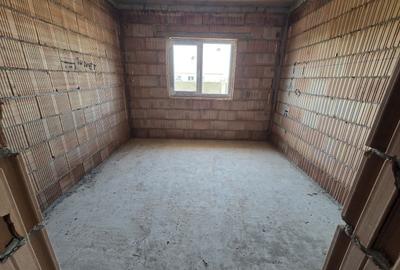Duplex cu 4 camere cu Canalizare în Moșnița Nouă - 16