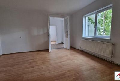 Casă cu 7 camere cu Canalizare în Semicentral - 6