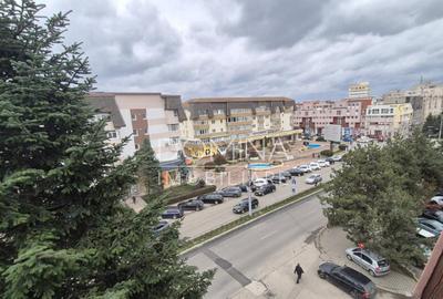 Apartament cu 3 camere decomandat în Victoria