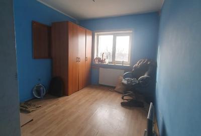 Apartament cu 3 camere semidecomandat în Central - 1